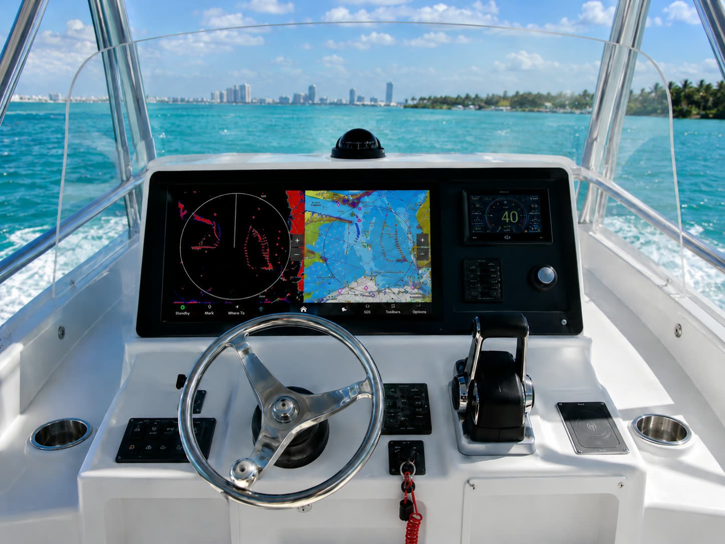 MCM 27′ Fisher — Interni