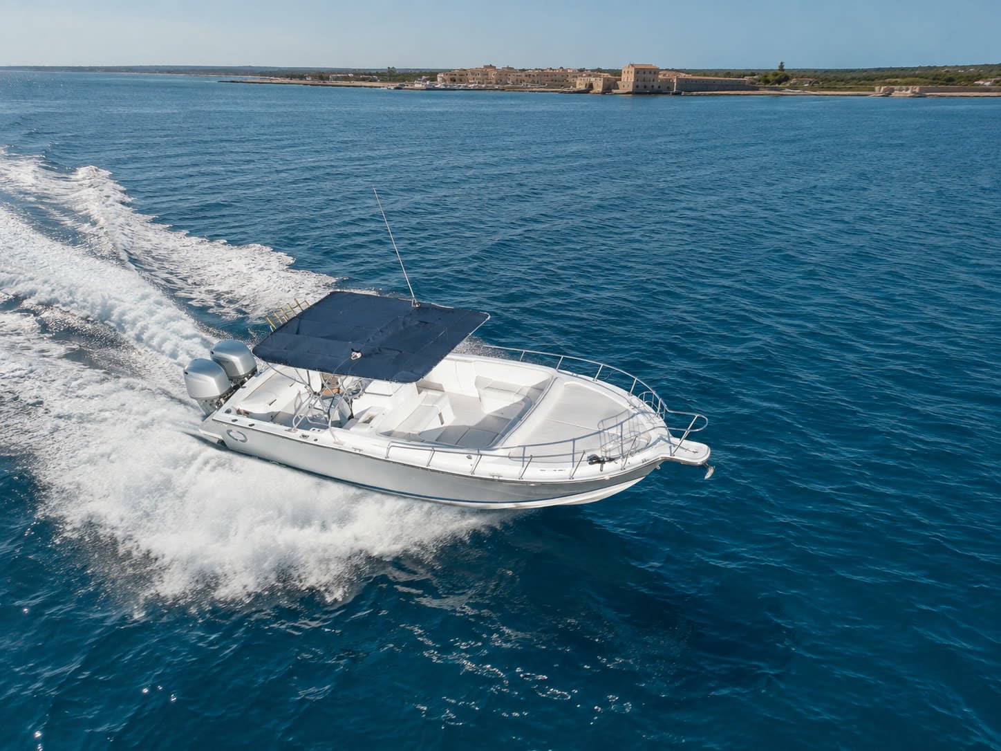 MCM 28′ Fisher — Esterni