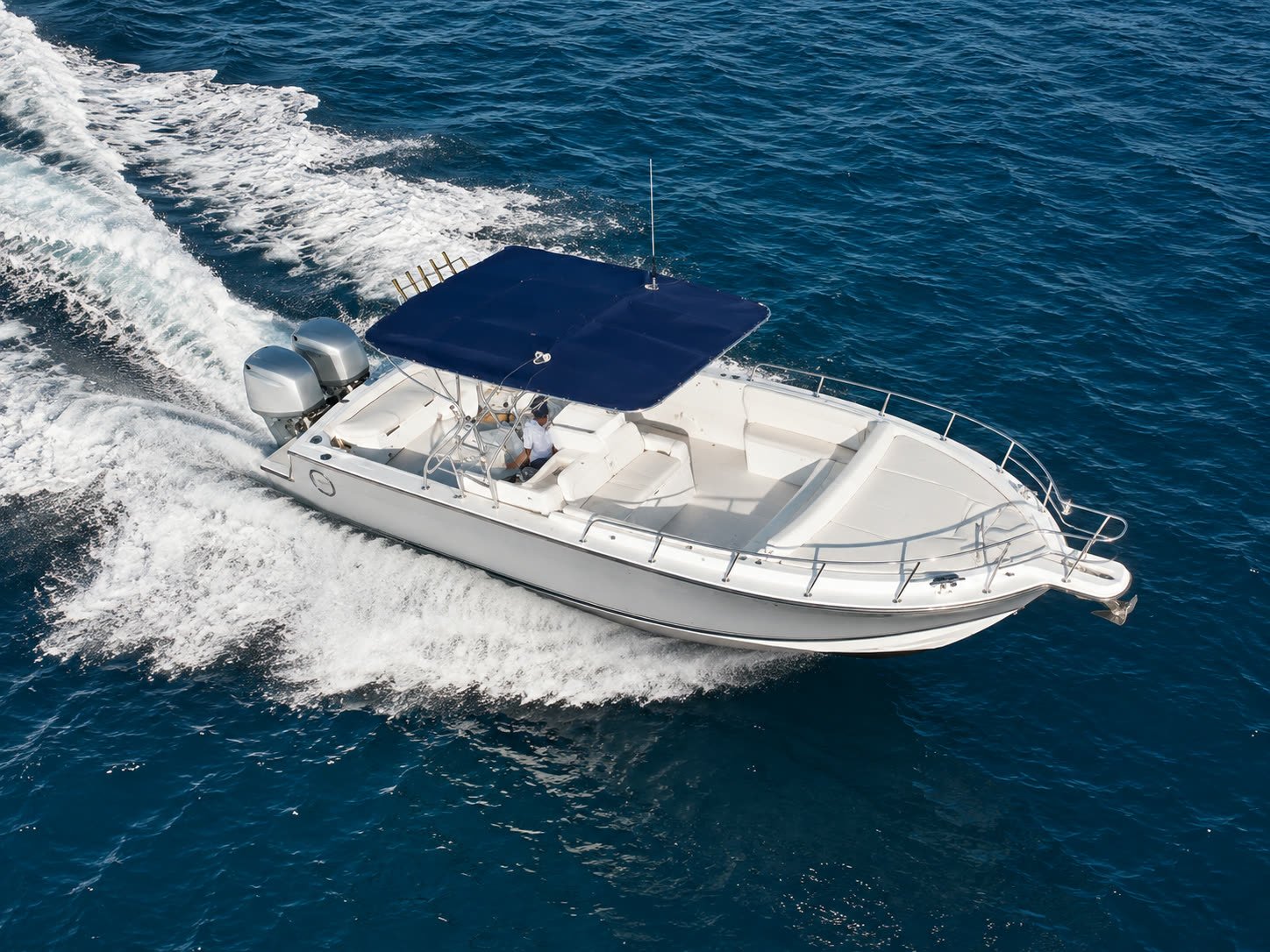 MCM 28′ Fisher — Esterni