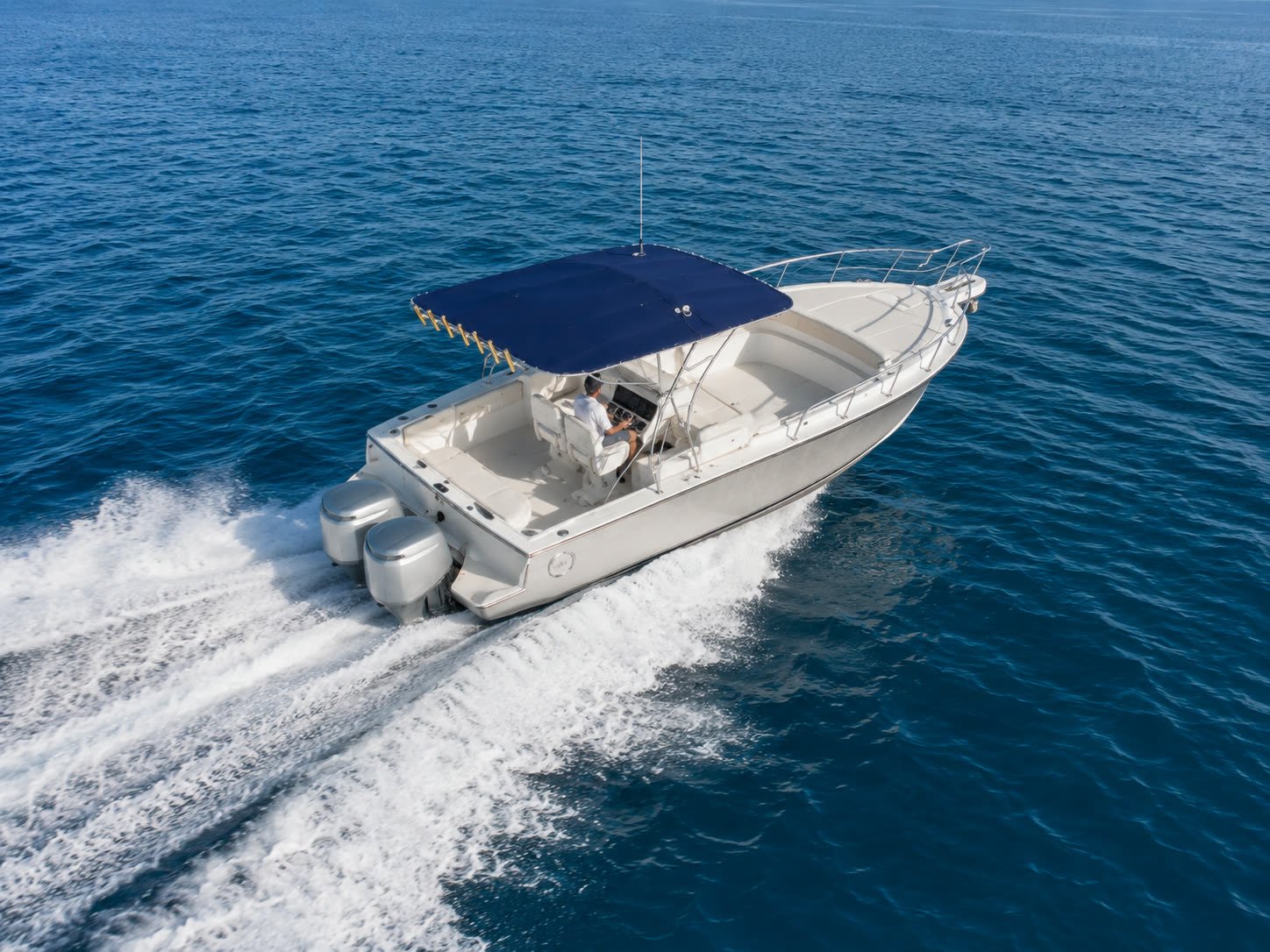 MCM 28′ Fisher — Esterni